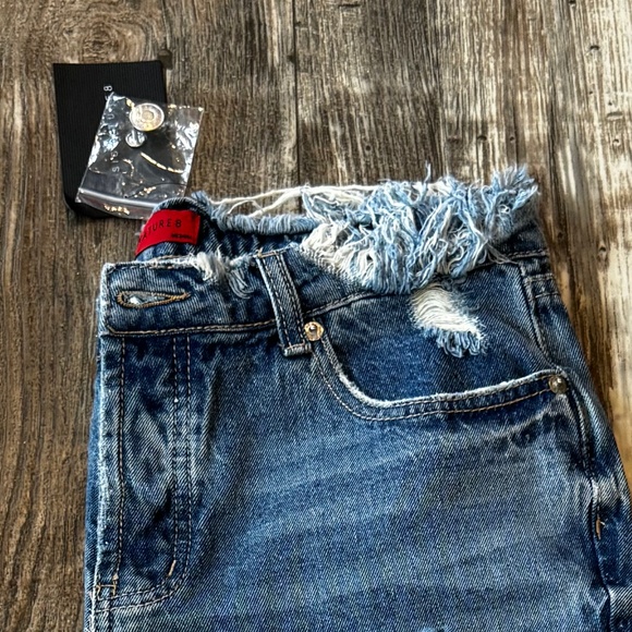 NWT Signature 8 Distressed jeans - Picture 2 of 12